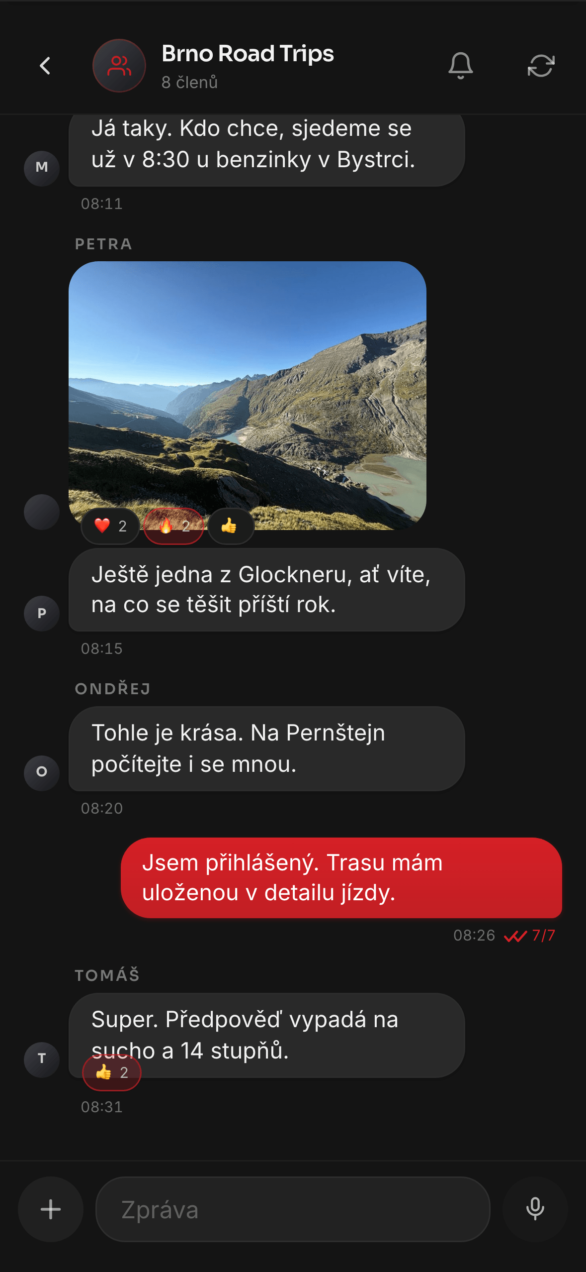 Chat klubu s fotkou z výletu, reakcemi a domluvou na sobotní vyjížďku